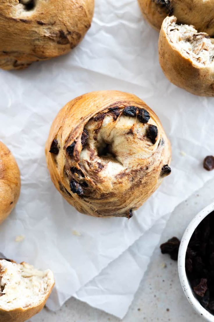 Cinnamon raisin bagel