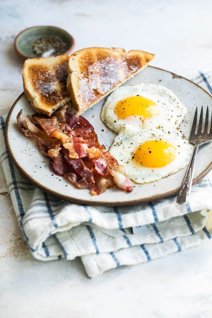 EGG BREAKFAST PLATTER